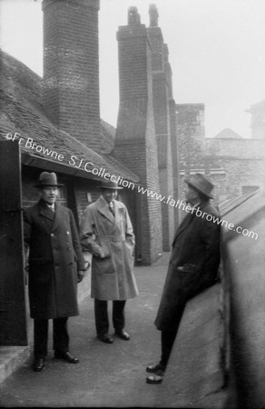 BRENNAN & ROBIN & COL.TOOHUNTER ON QUEEN ELIZABETH'S WALK